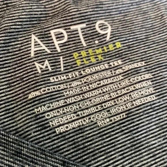 Apt 9 T-shirt - Picture 4 of 4